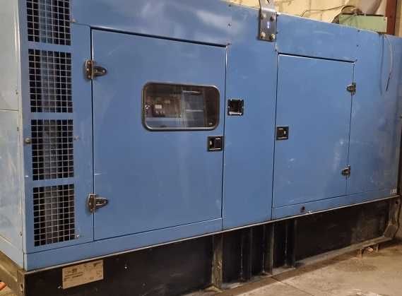 Agregat prądotwórczy 3 f  303 KVA SDMO J300  rok 2006  7836 h.