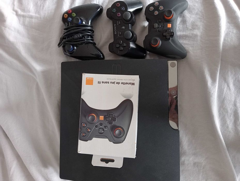 PS3 Desbloqueada com jogos e comandos