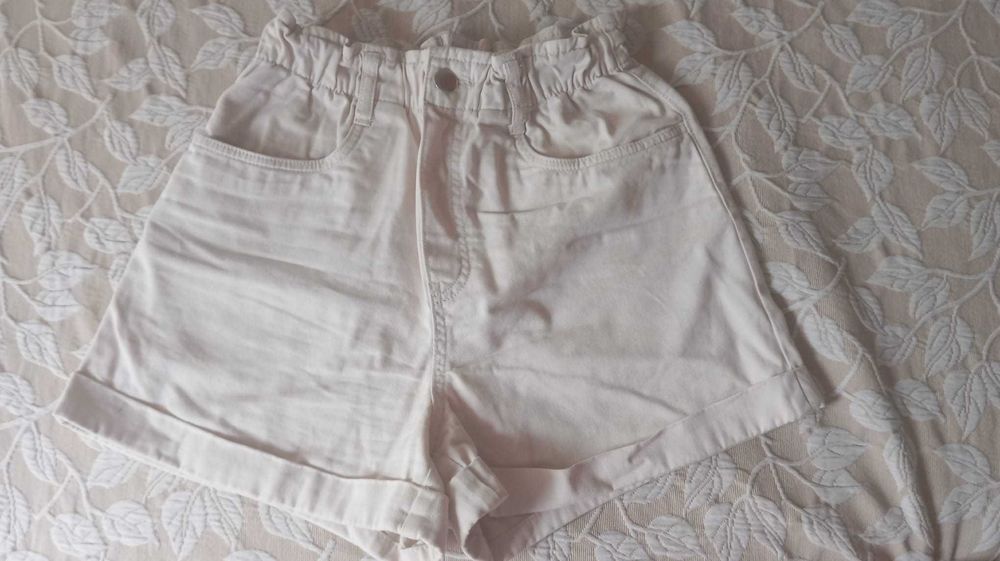 Calções creme elásticos