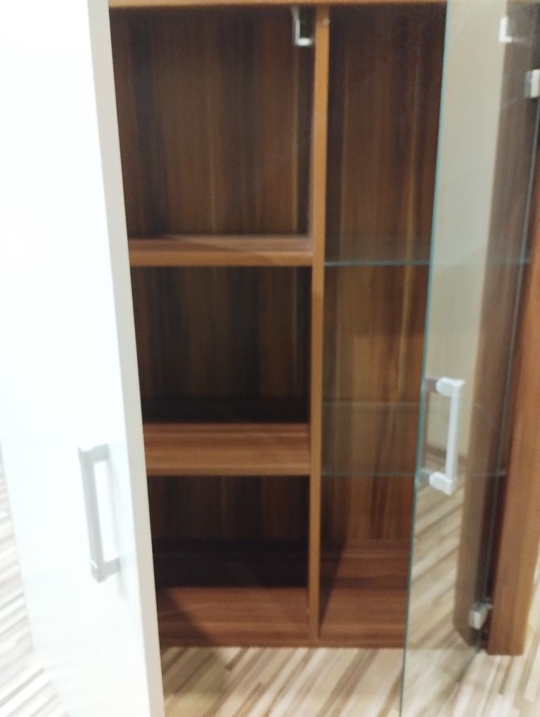 Meble komoda i dwie półki