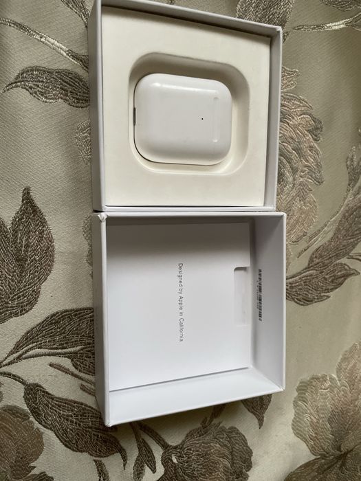 Оригінальні навушники AirPods 2 покоління + чехол у подарунок