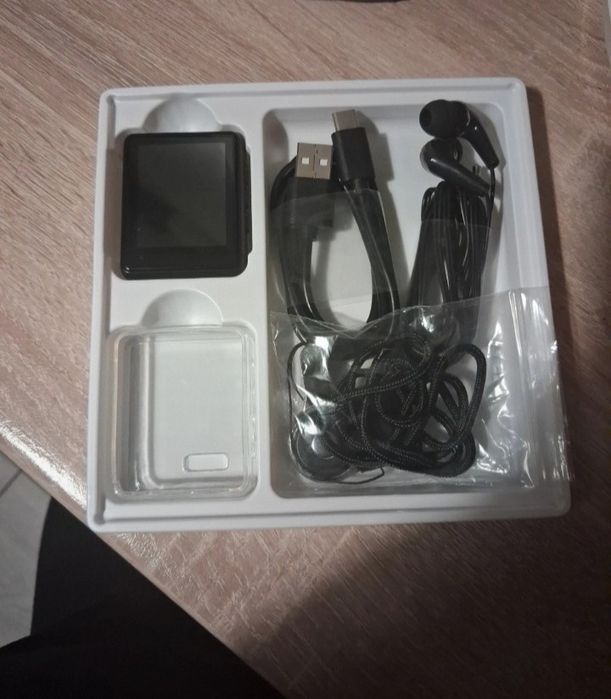 MP3/4 Odtwarzacz muzyki 64GB i dotykowy ekran kolor czarny