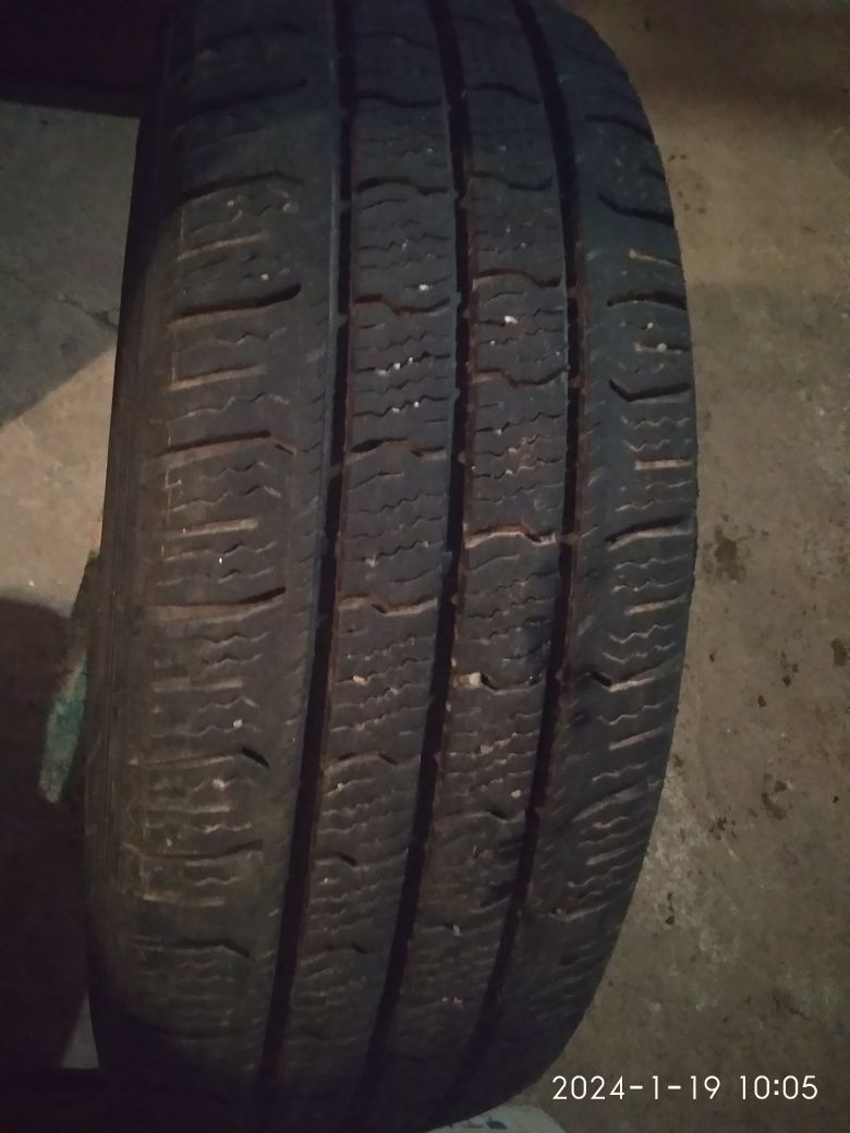 Резина зимава 235/65 R16