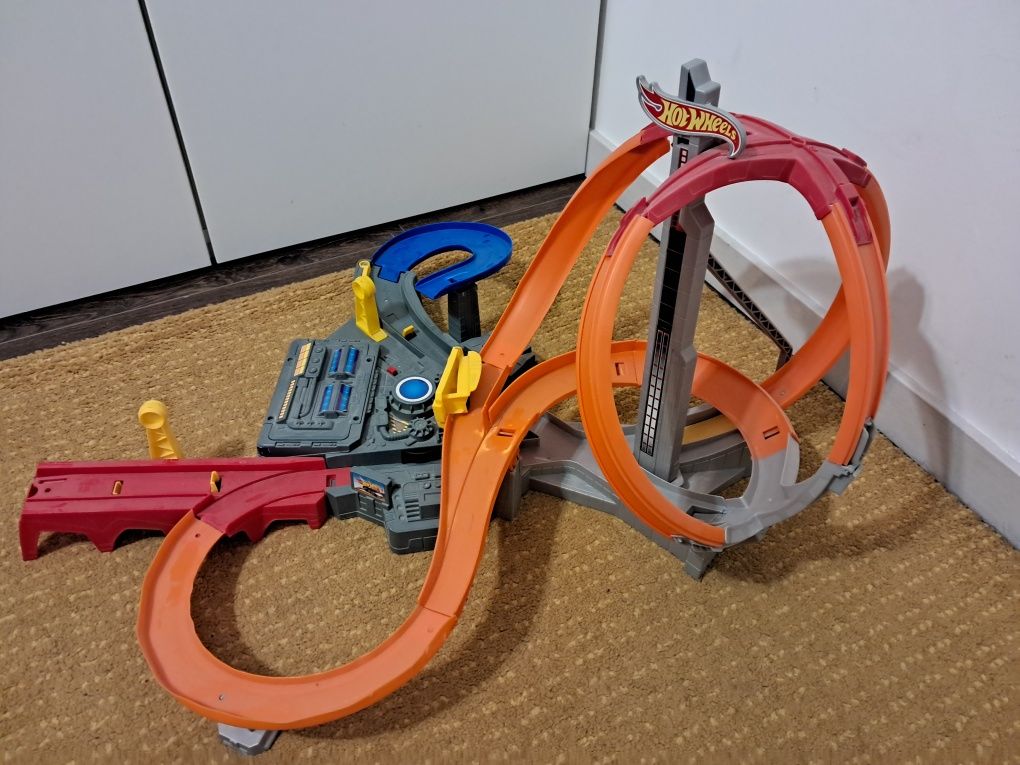 Tor Hot wheels pętla