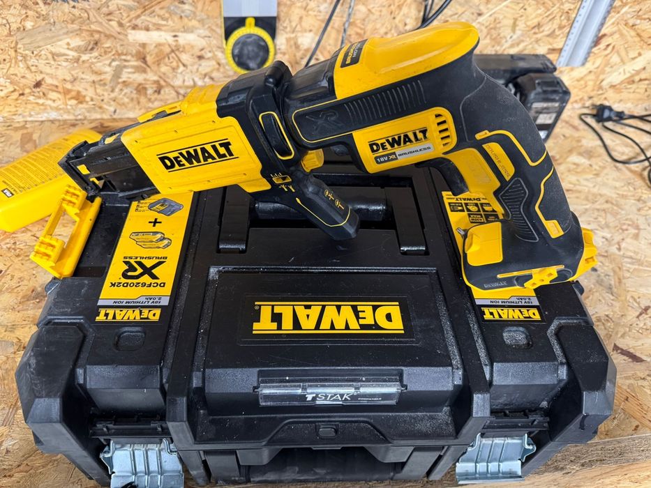 Wkrętarka z podajnikiem