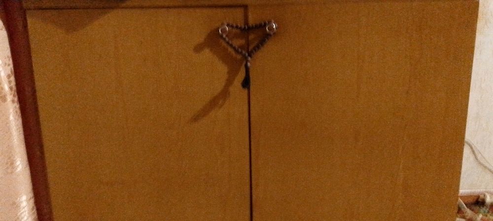 Тумбочка під телевізоз