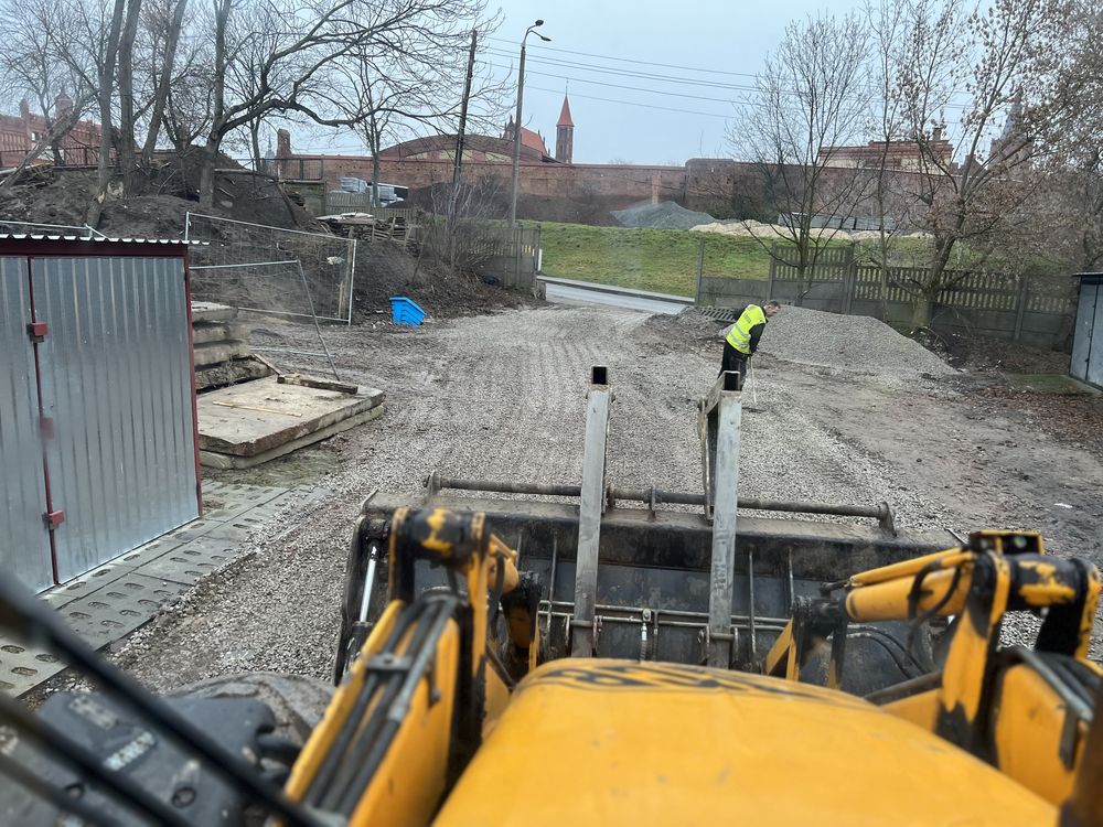 Prace ziemne transport czteroośką 20 ton  kruszywa, piasek żwir,