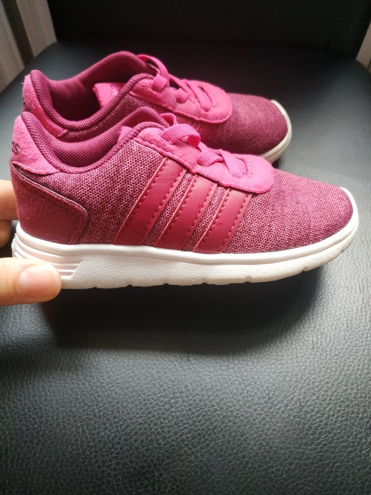 Buty dla dziewczynki marki Adidas w rozmiarze 24