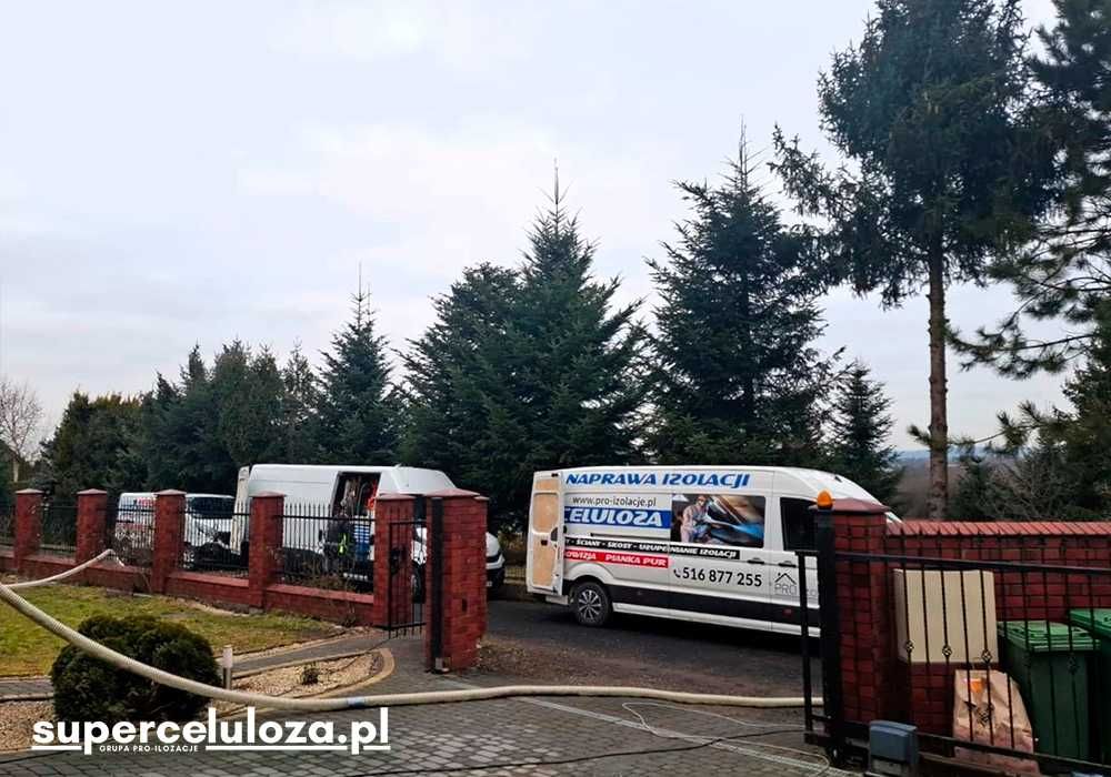 Ocieplanie celulozą | Naprawa dachu po kunach | Pianka PUR | CELULOZA