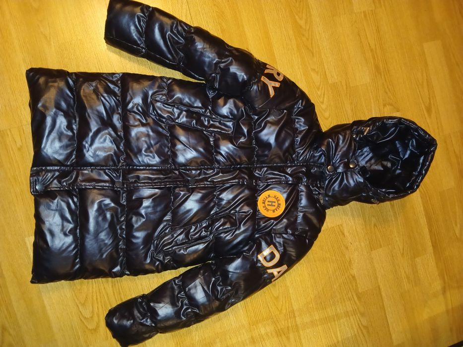 Продаю чорну зимову куртку!
В гарному стані.
Заміри скажу в приват.