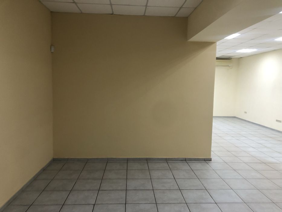 Продам приміщення по червоній лінії на першій дільниці