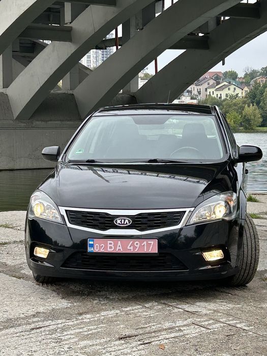 Kia Ceed 1.4 бенз 2009