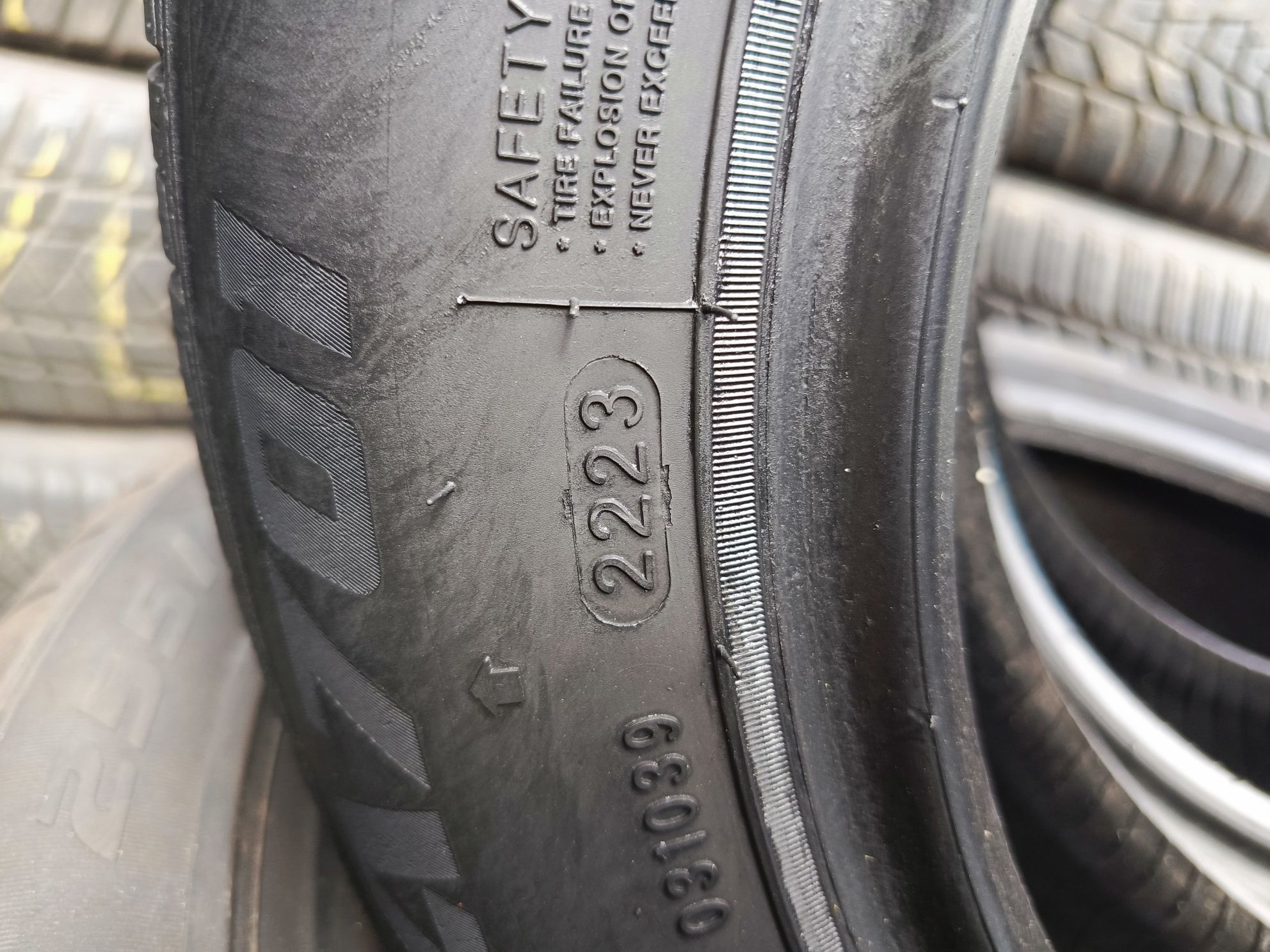 Sprzedam prawie nowe opony 175/65 r14