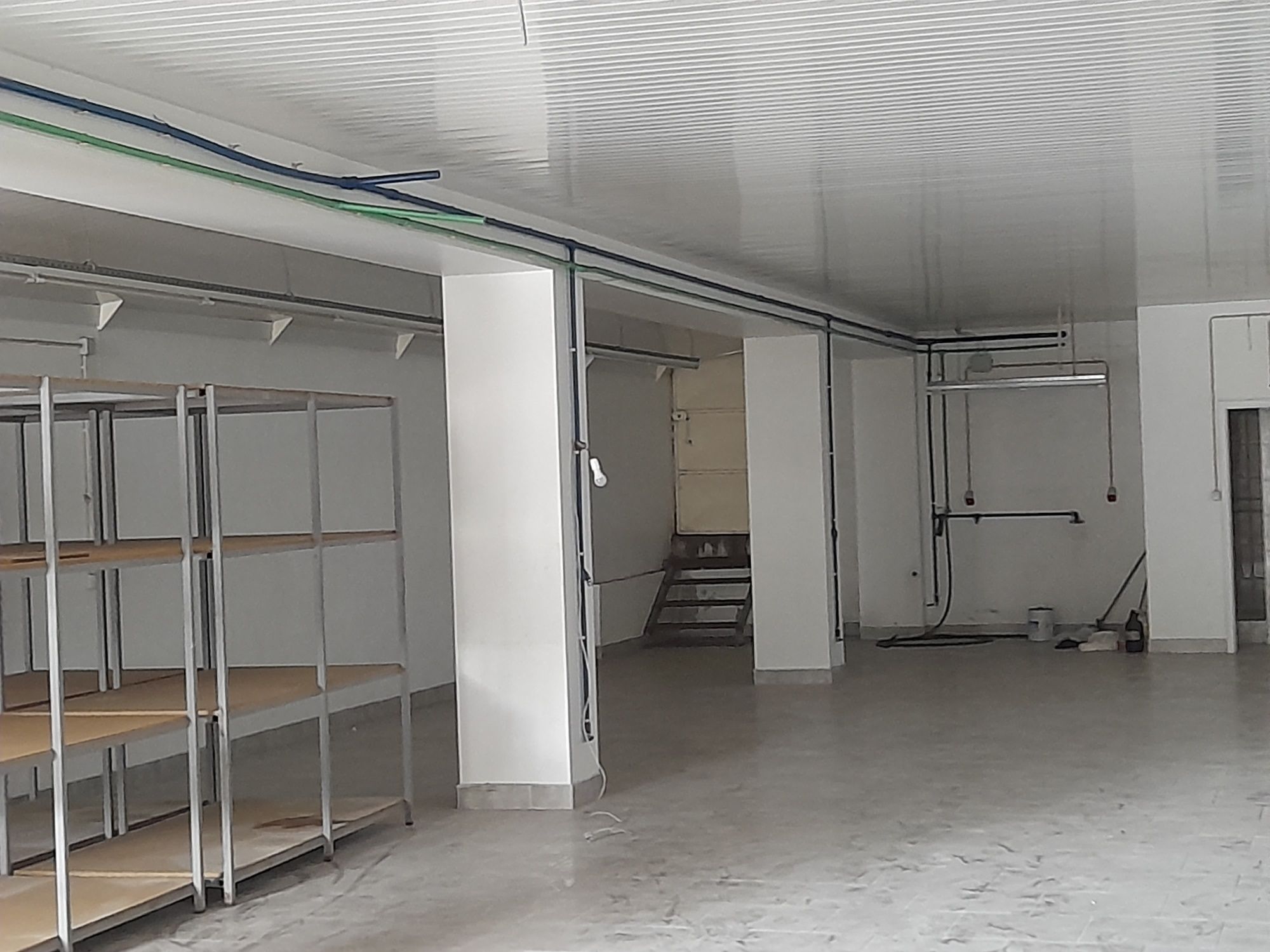 Arrendo pavilhao com 350m2