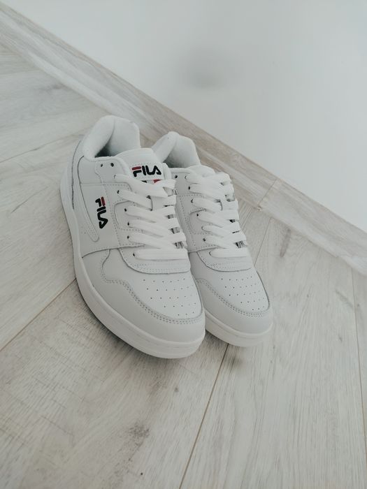 Białe sneakersy ze skóry naturalnej Fila roz 39