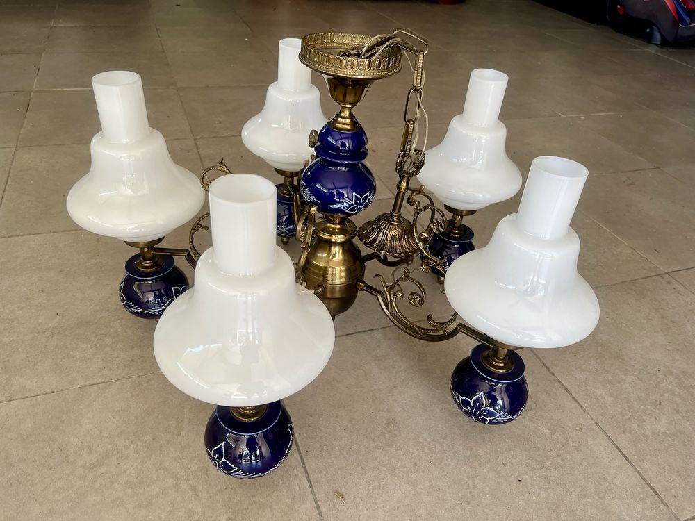 Candeeiro de tecto de metal e porcelana