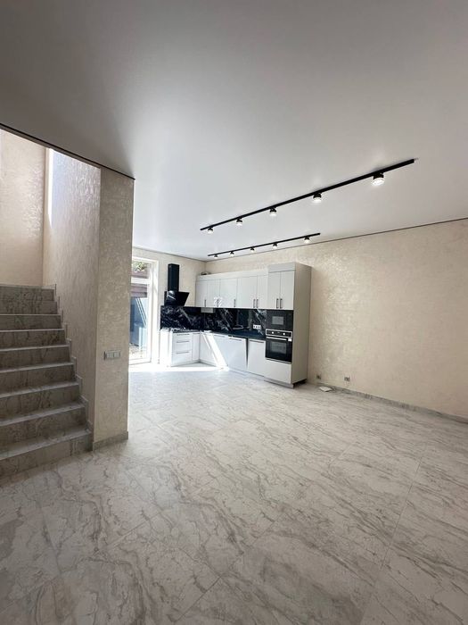 Новий ТАУНХАУС з новим ремонтом, м.Буча, вул.Києво-Мироцька.