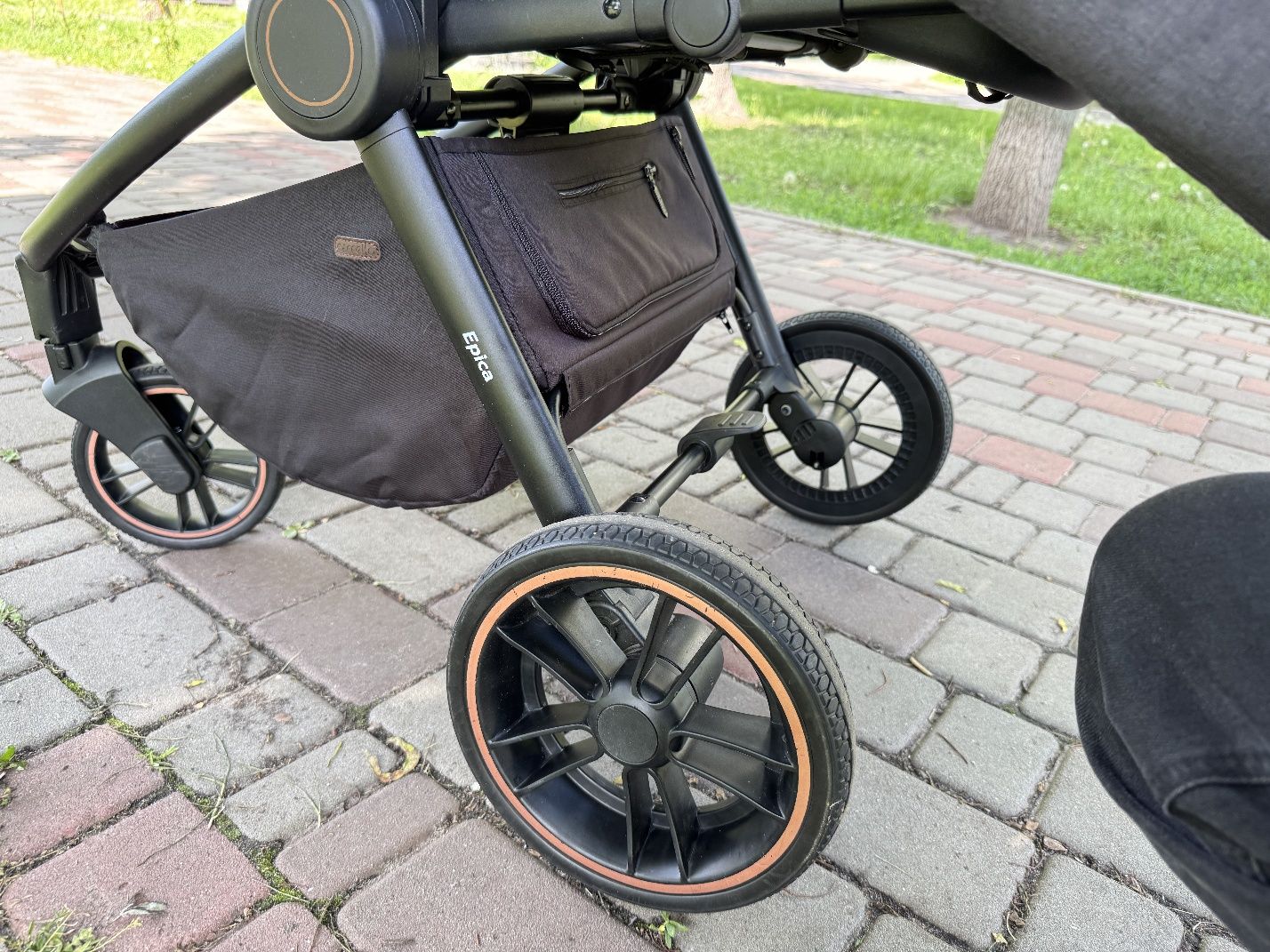 Коляска 3 в 1 CARRELLO Epica 8510/1