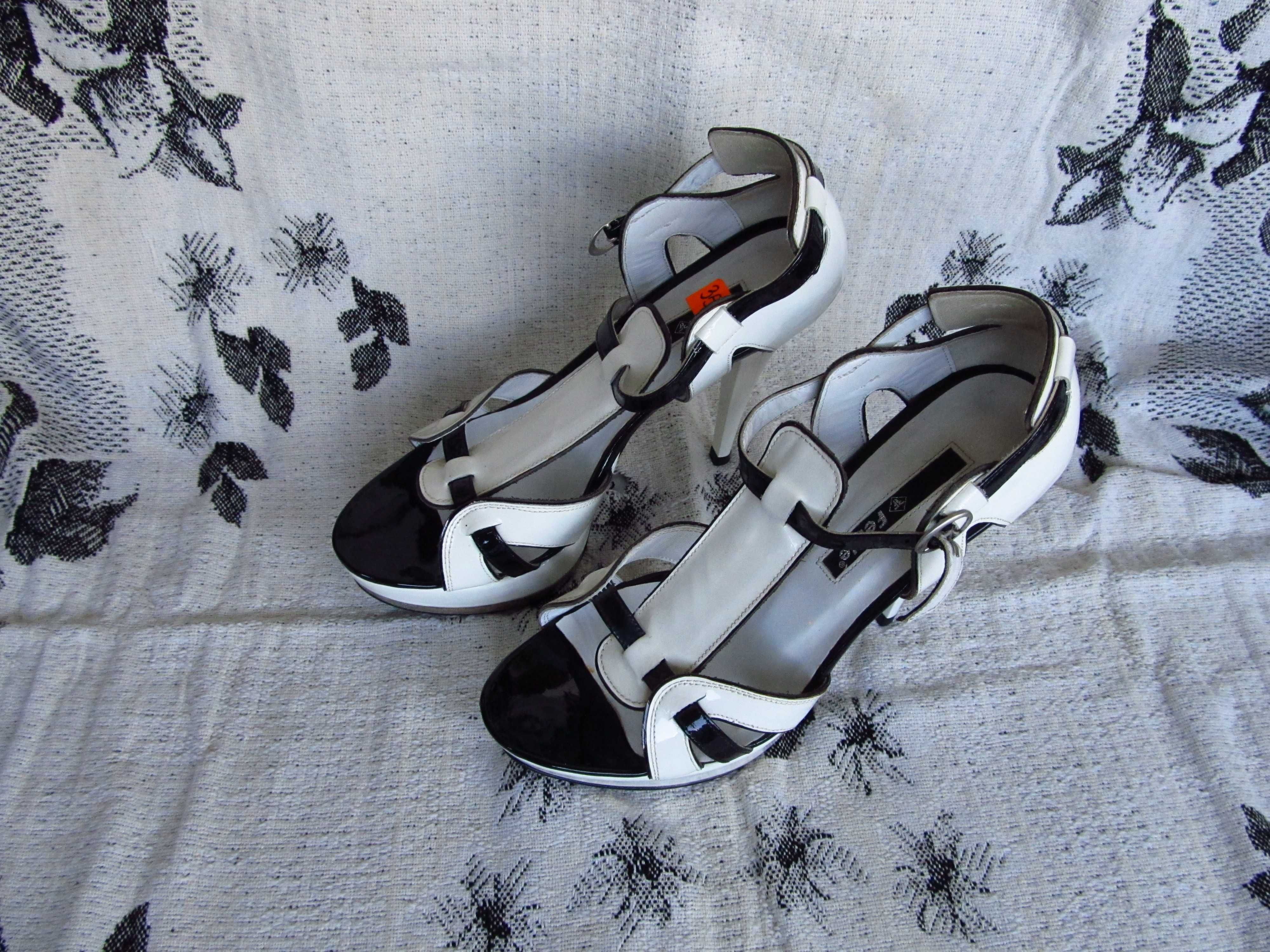 Женские туфли, белые, на шпильках 36р.