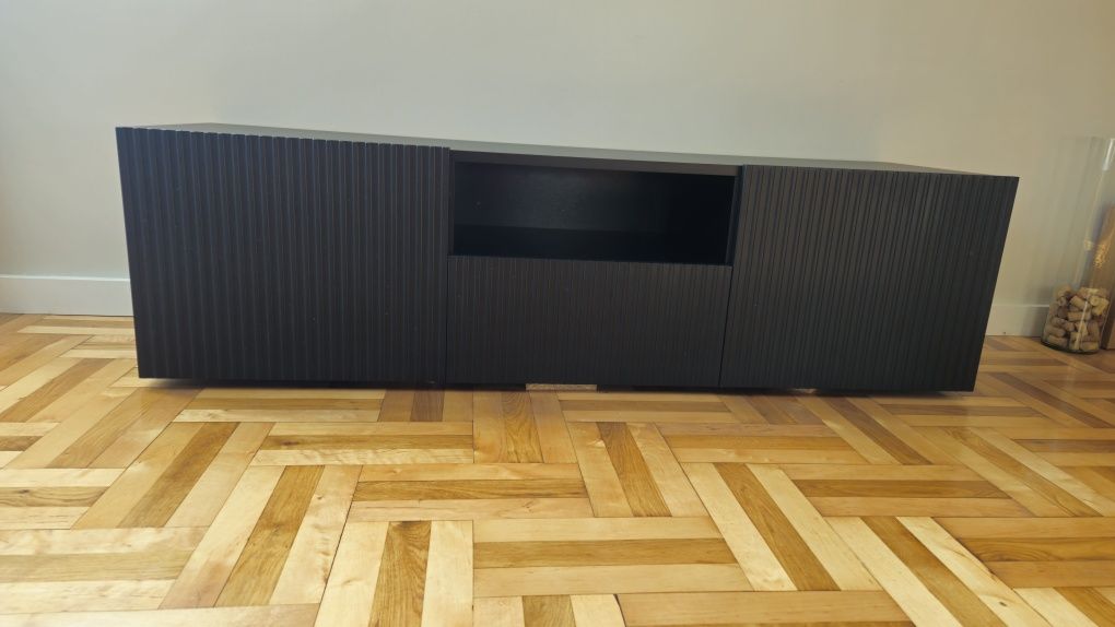 Szafka RTV ryflowane  fronty wisząca z szufladą i wnęką - czarna 150cm