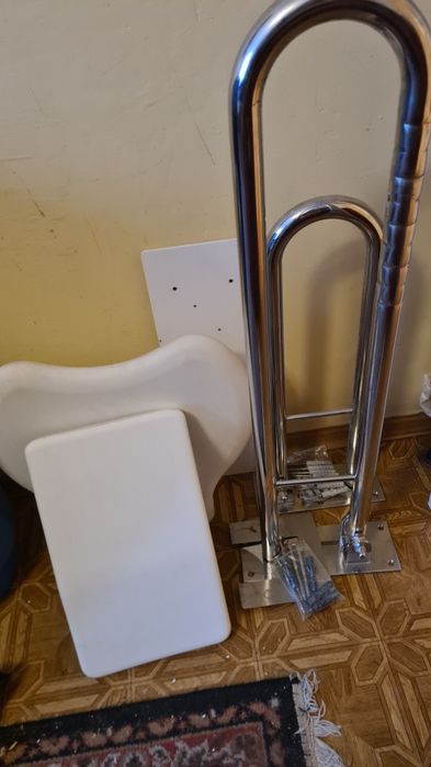 Barierki siedzisko rozkładane prysznic dla osoby niepełnosprawnej