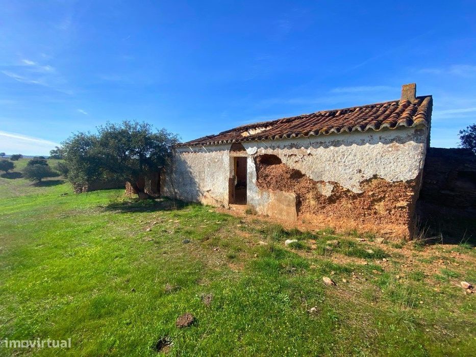Quinta para recuperar em Serpa