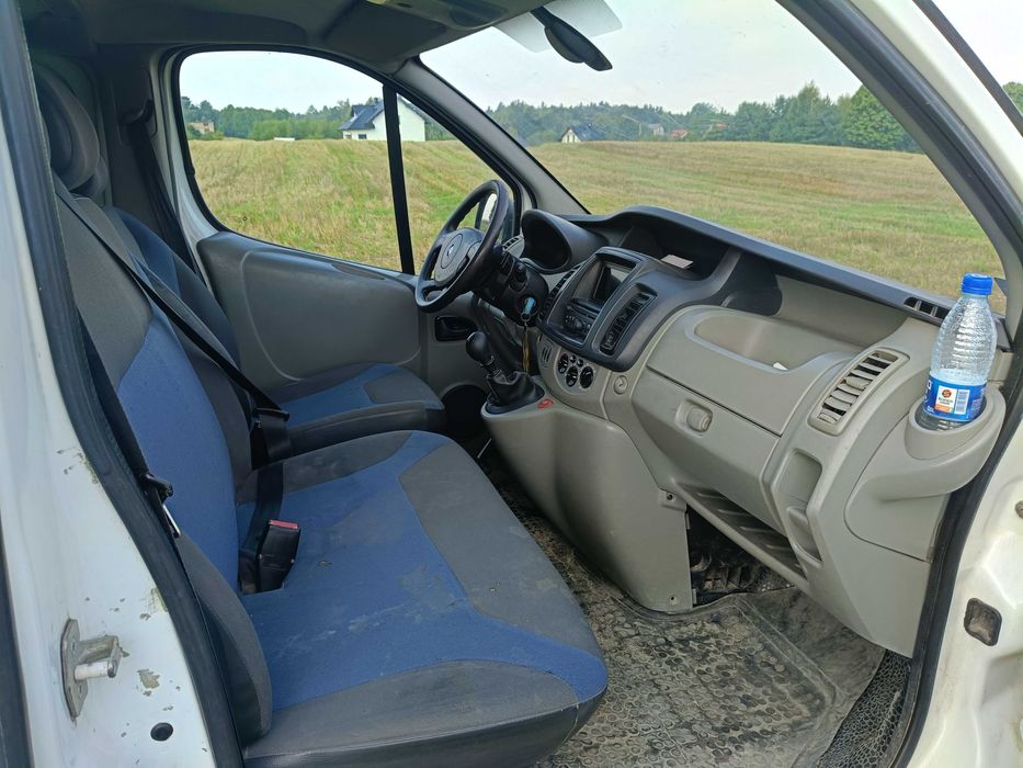 Renault Trafic 2012 rok Holenderka klima 2.0 dCi 115 koni 6 cio os