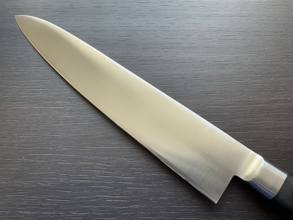 Японський професійний кухонний шеф-ніж Tojiro DP