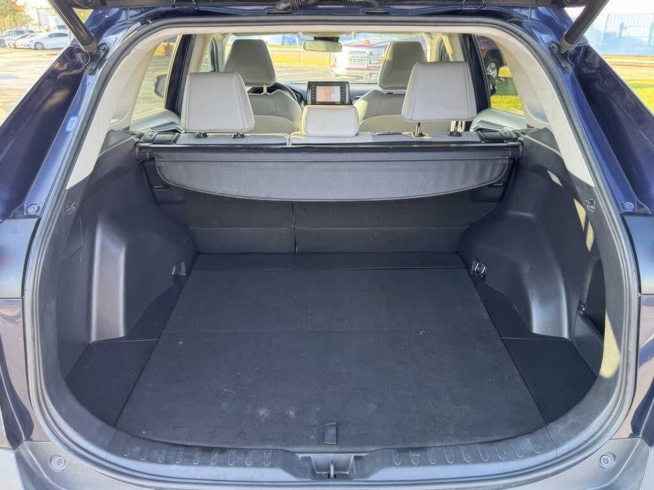 Toyota RAV4 XLE Premium      2021