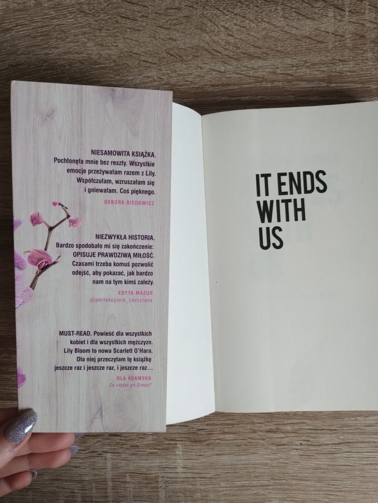 Książka bestseller "It ends with us" Collen Hoover