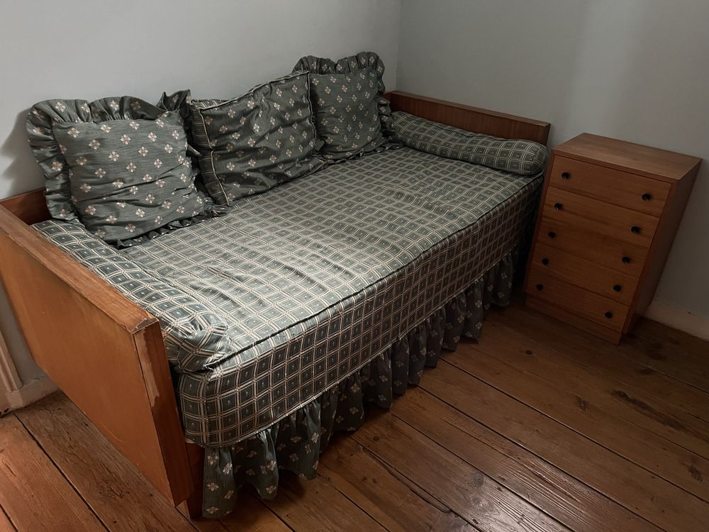 Cama solteiro + Roupeiro + secretaria