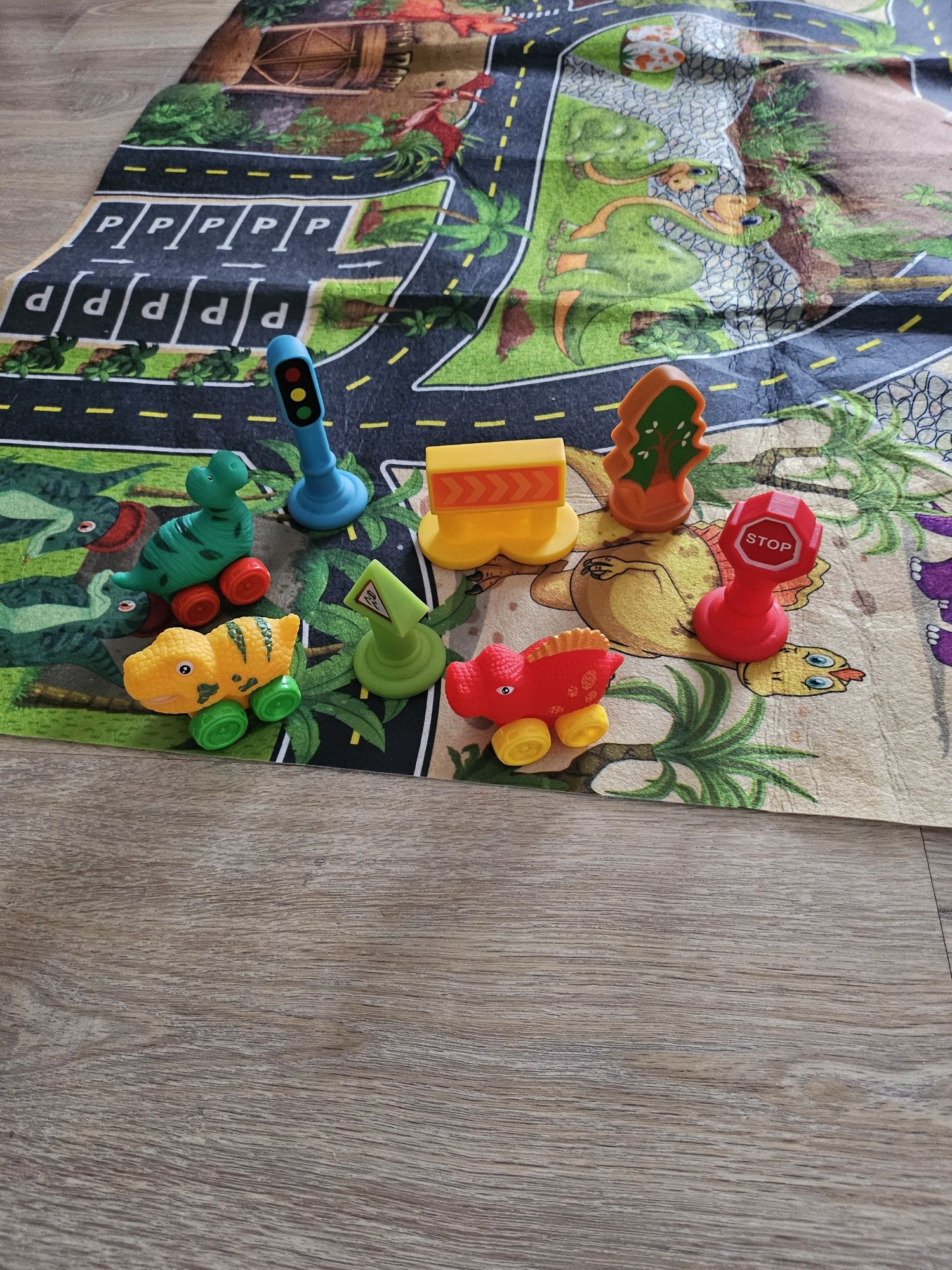 Zabawka mata droga ulica autka dinozaury znaki drogowe plansza figurki