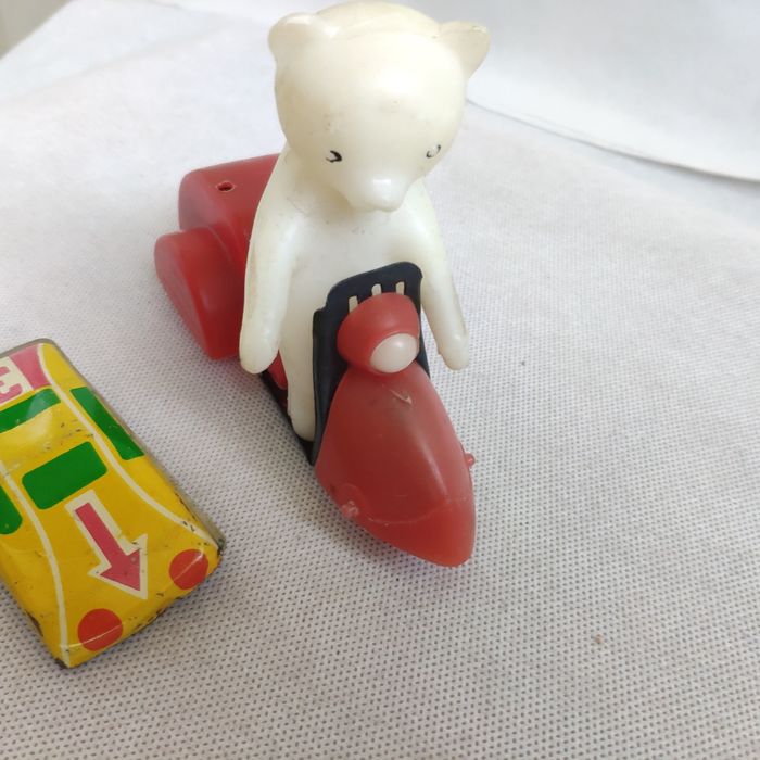 Медведь на мотороллере. Игрушка СССР