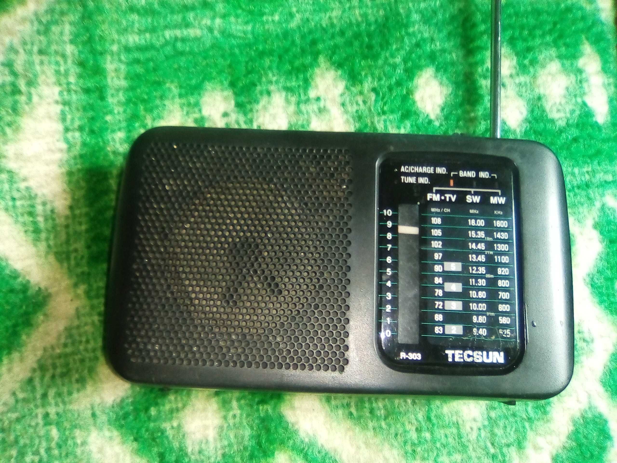 Приемник  Tecsun R 303.