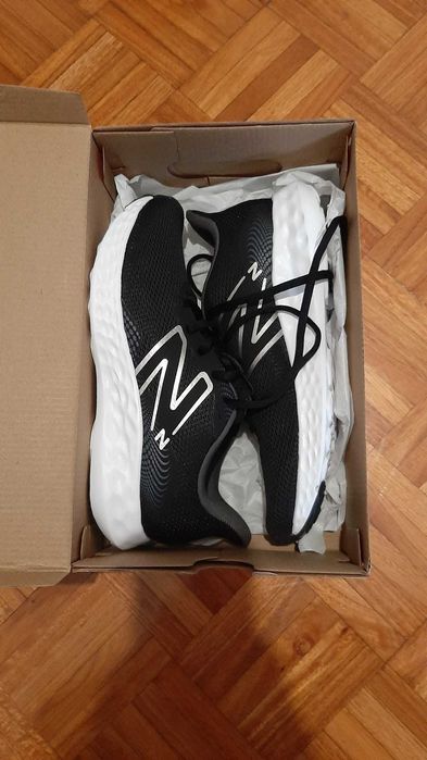 Vendo Sapatilhas New Balance 411 Pretas