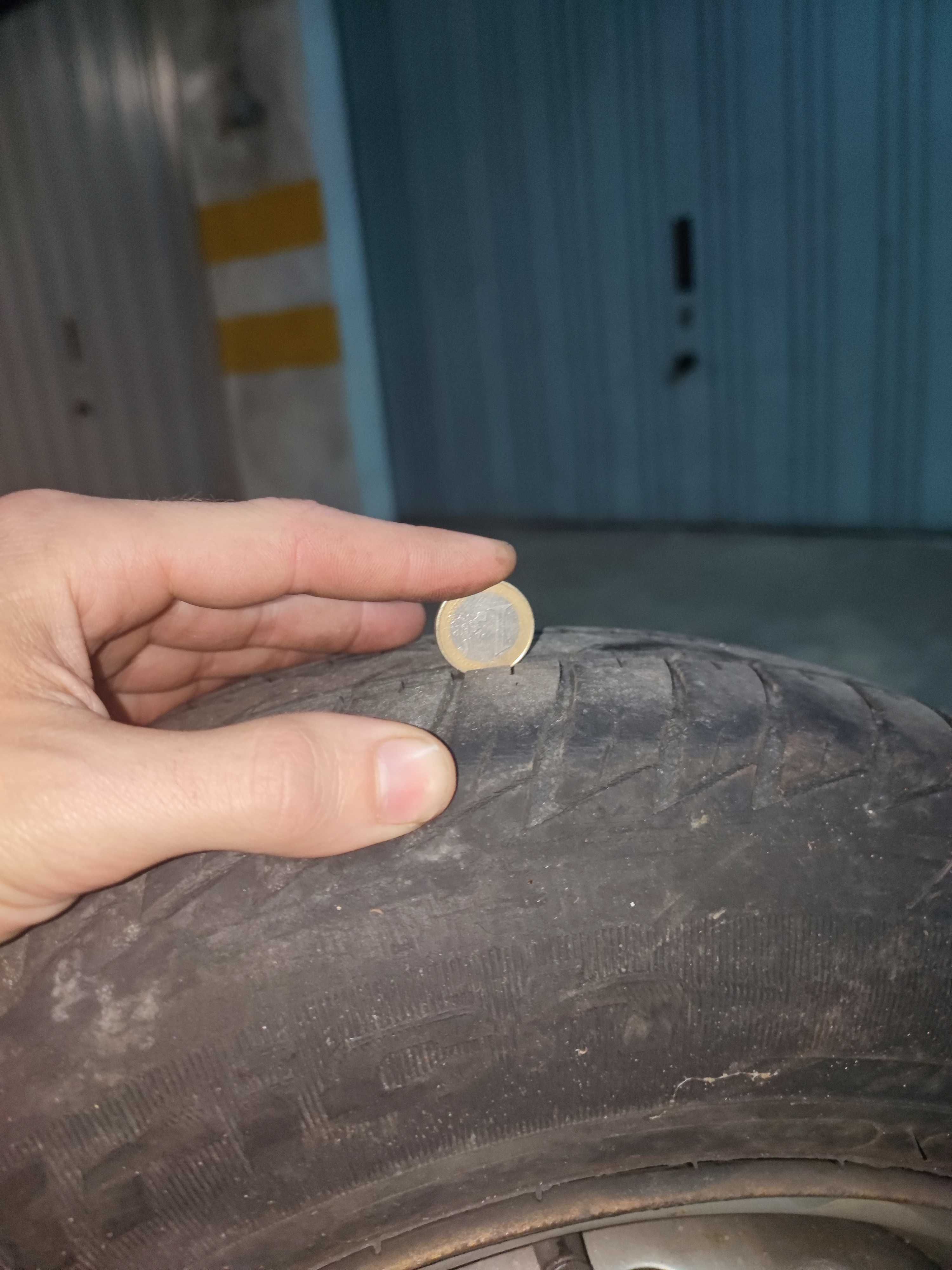 Jantes ferro com pneu Opel Corsa
