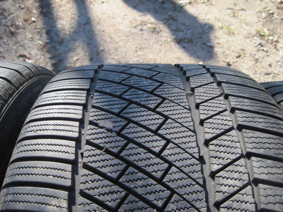 Продам зимнюю резину Continental разно широкую 295*35 R19, 245*35 R19