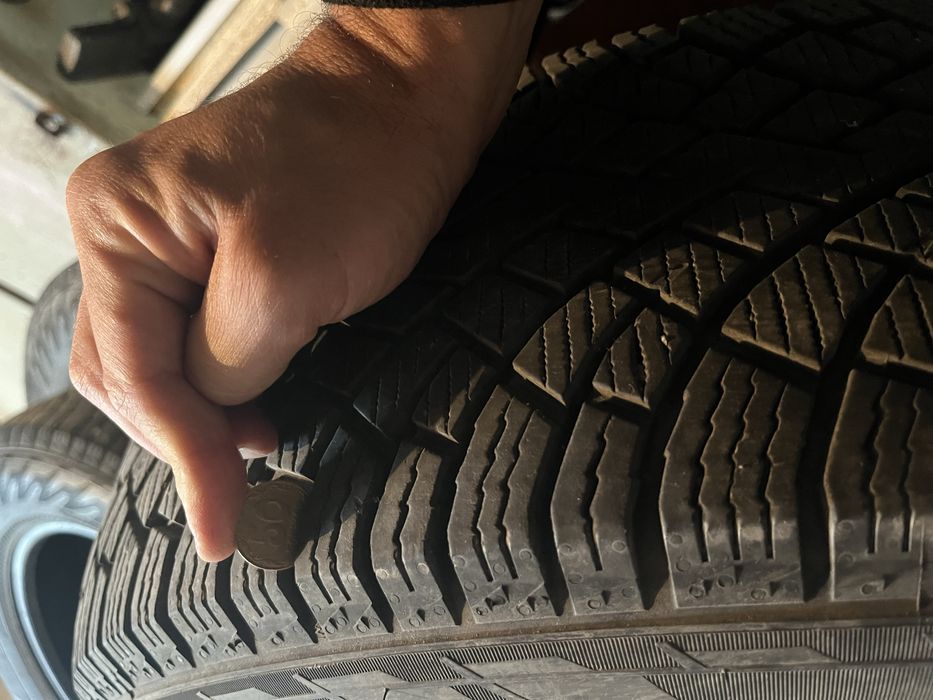 Зимові шини нокіан 225/65/r17 (Nokian hakapelita r5 suv XL)