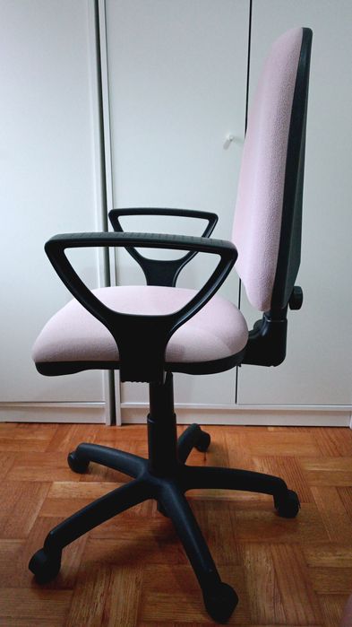 Cadeira de Escritório -Tecido Rosa (Braços Fixos)