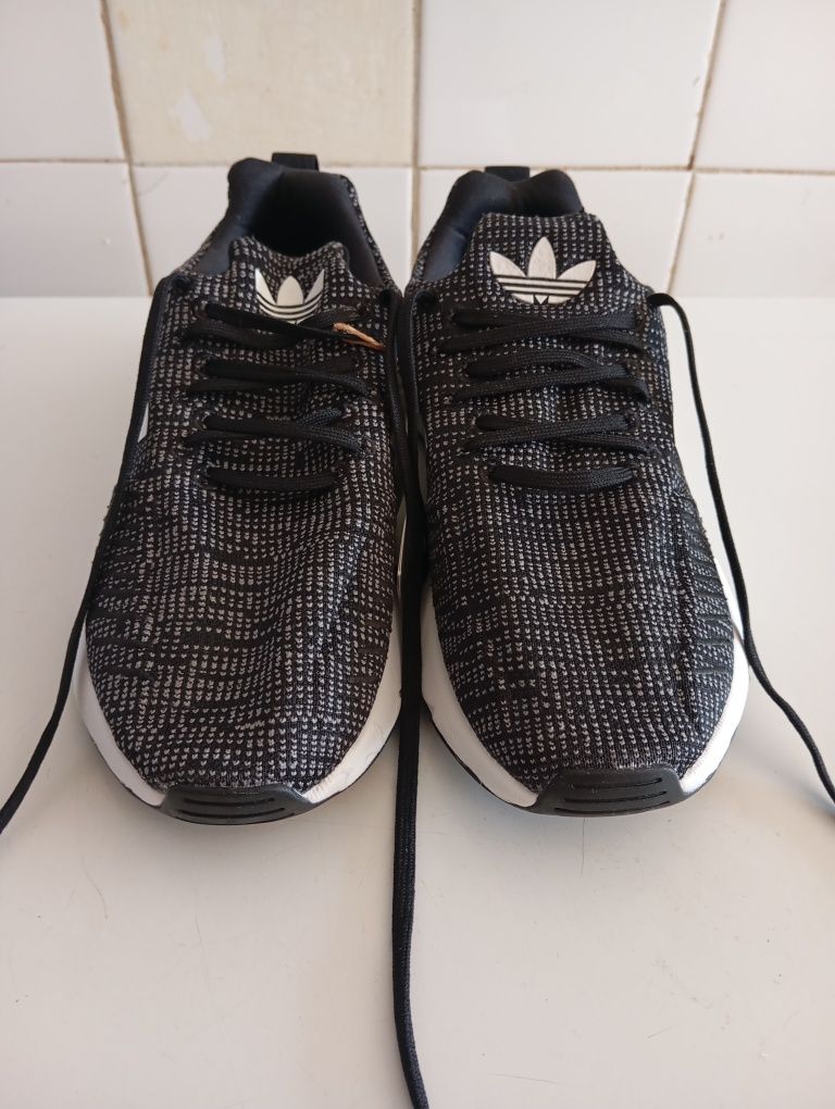 Tênis Swift Run adidas