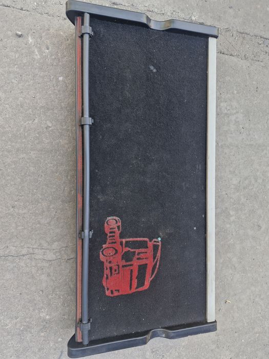 Полка для  Рено магнум в хорошем состоянии