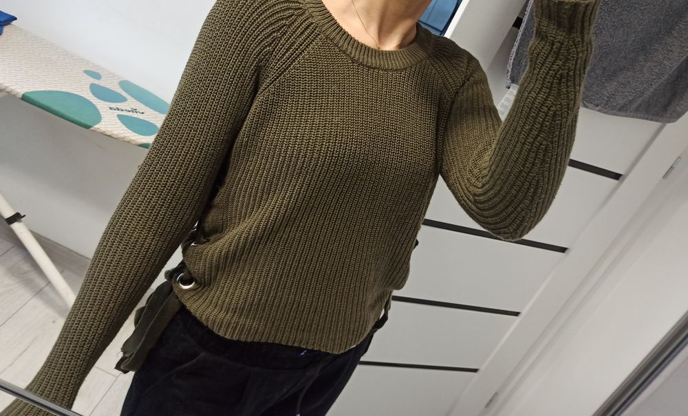 Sweter ciemno-zielony