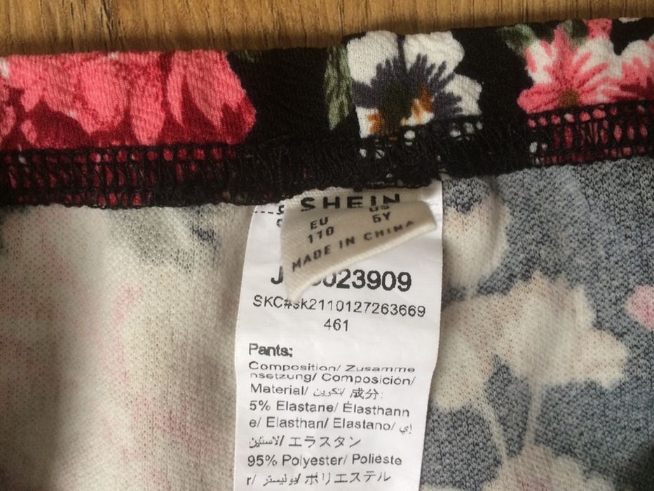 Dziewczęce spodnie Shein legginsy z kwiatowym wzorem rozmiar 110