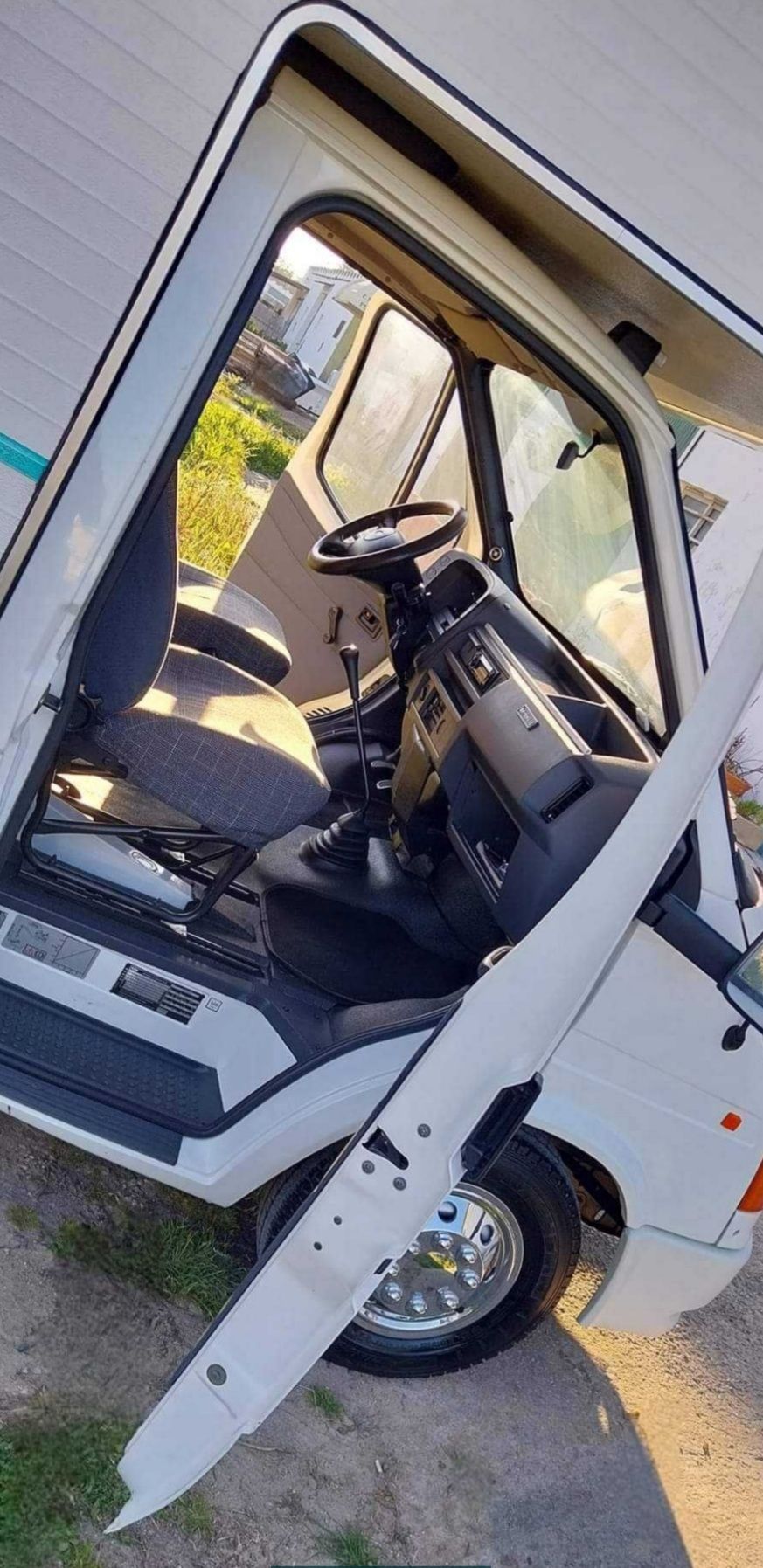 Aluga-se Autocaravana para férias