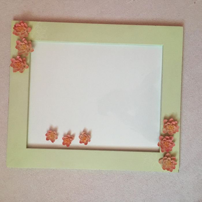 tablica magnetyczna ramka na zdjęcia zielona z różowymi kwiatami