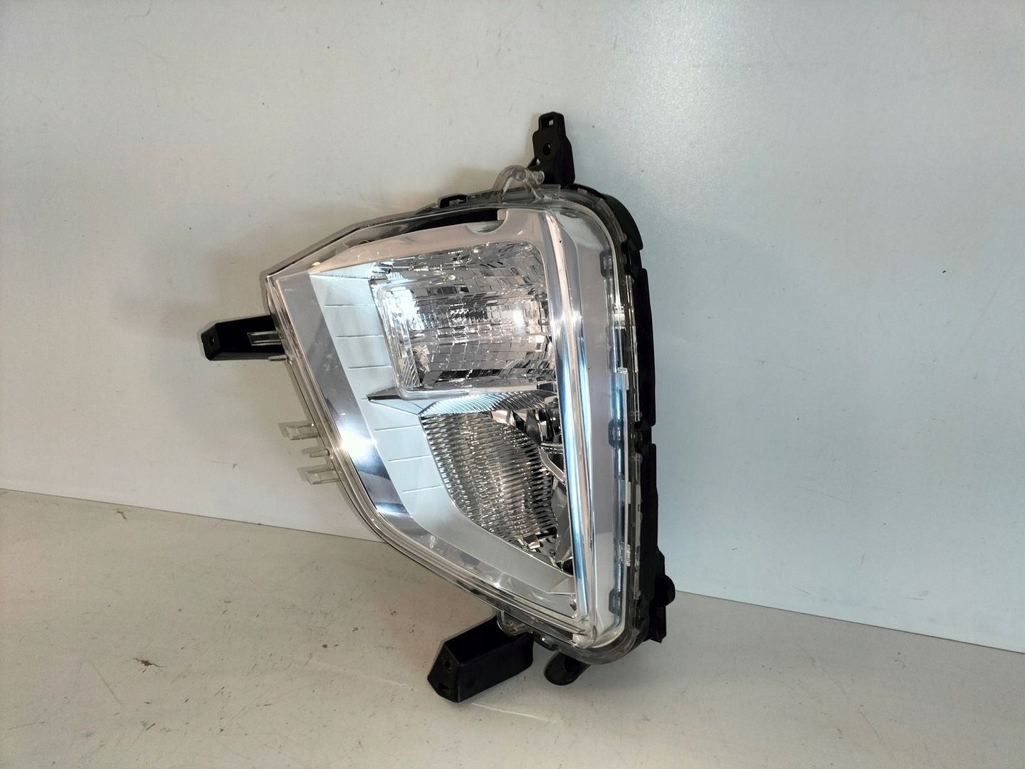 Halogen lampa przód lewy MITSUBISHI ECLIPSE CROSS 17-