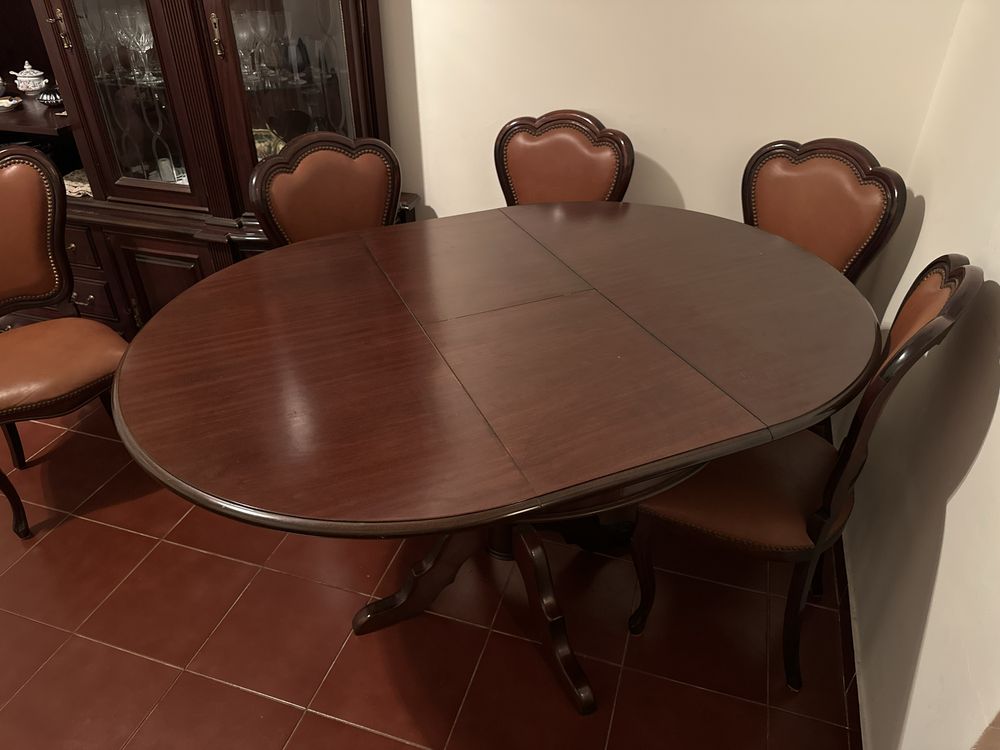 Conjunto de mesa com 6 cadeira de alta qualidade