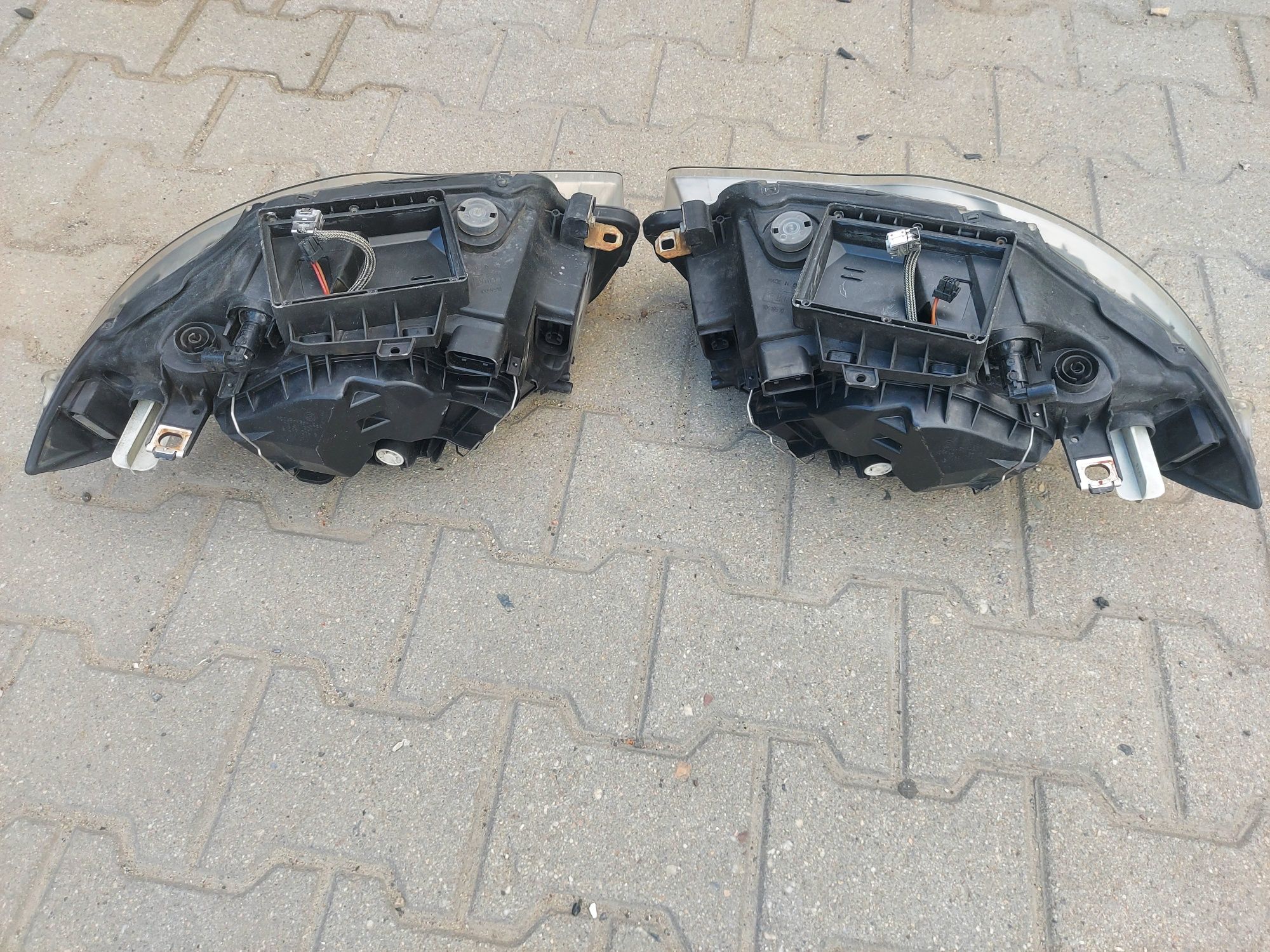 Lampa reflektor BMW E81 E82 E87 E88 przed liftem xenon prawa lewa EU