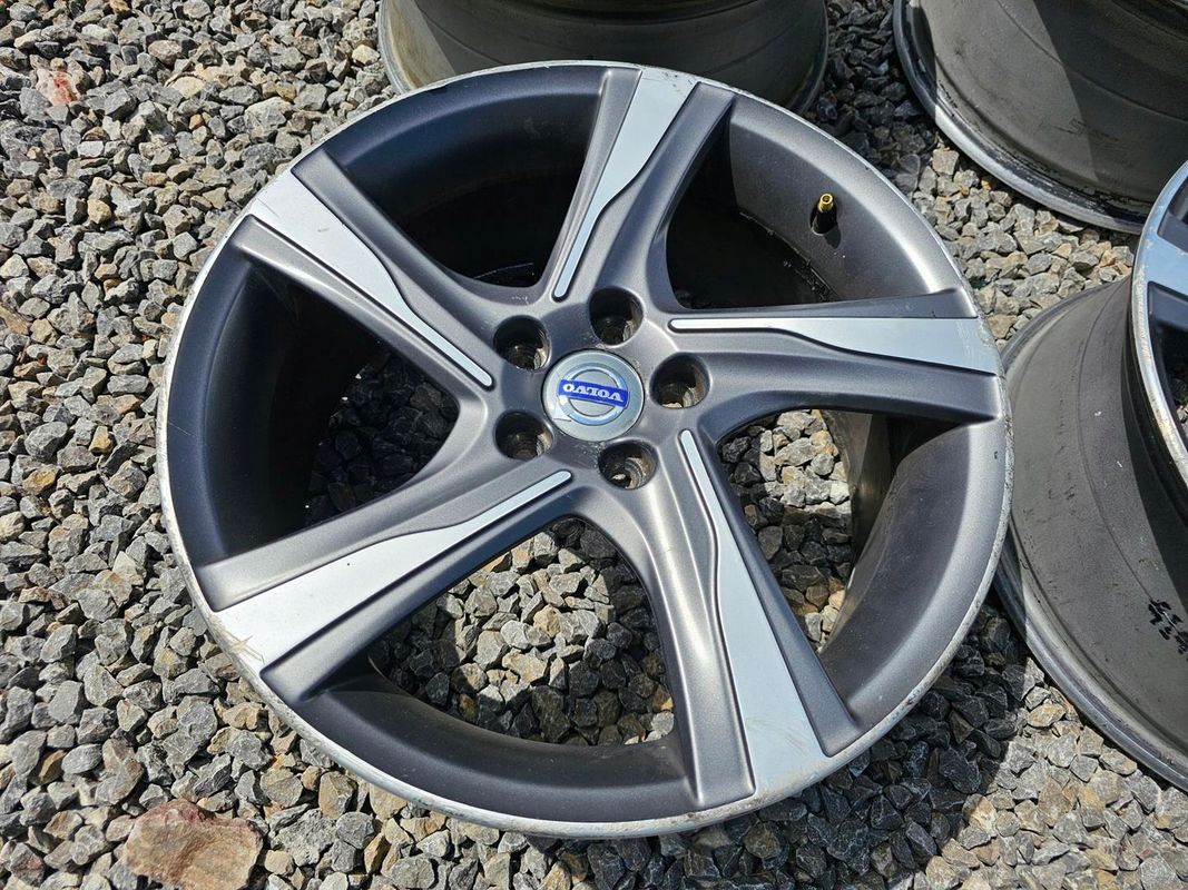 Felgi 18" 8Jx18H2/5x108 Volvo V70 S80 V60 S60 V40 Rdesign