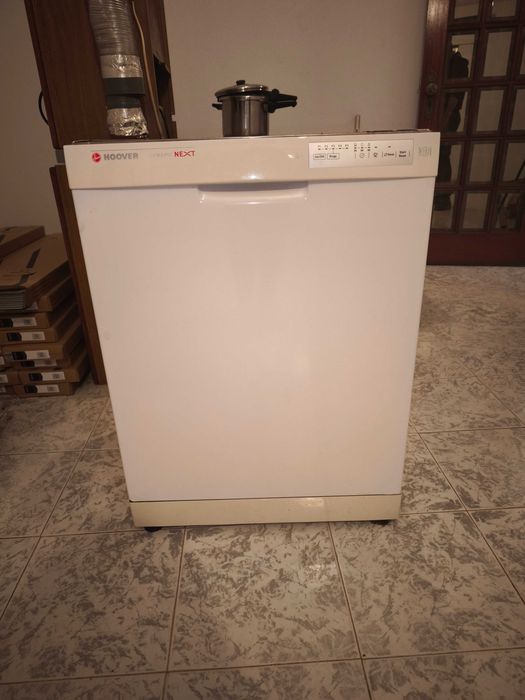 Máquina de lavar loiça Hoover